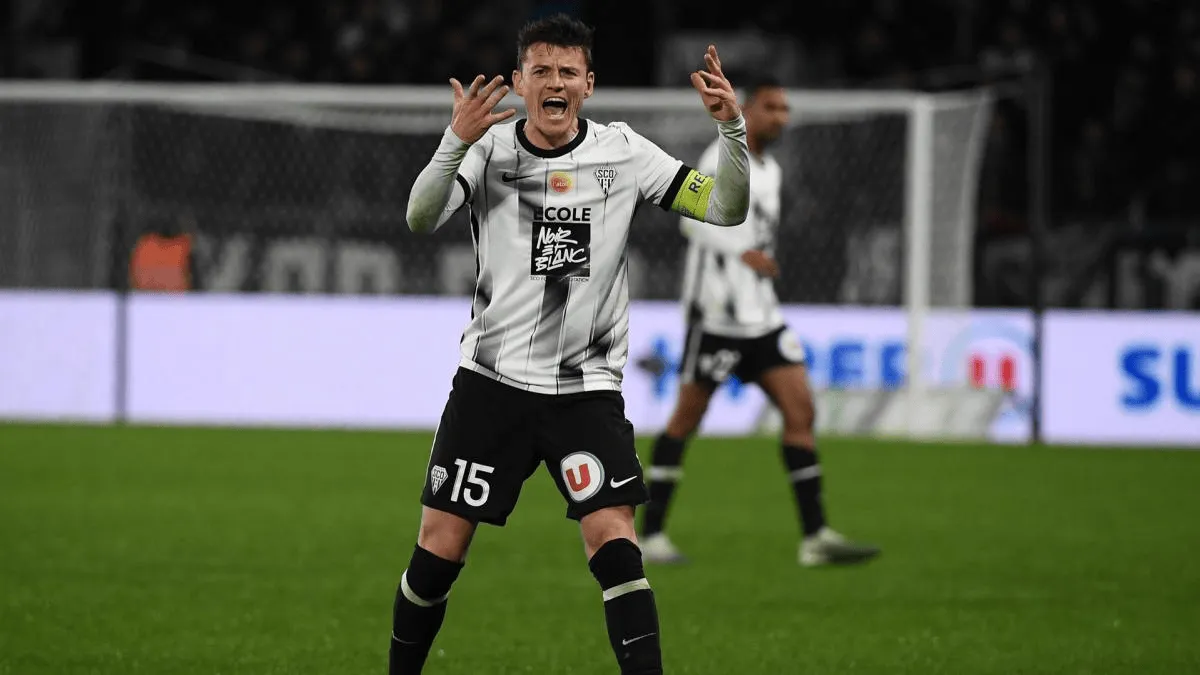 百家乐玩法-两名法国球员当选市政议员，包括38岁昂热中场卡佩勒